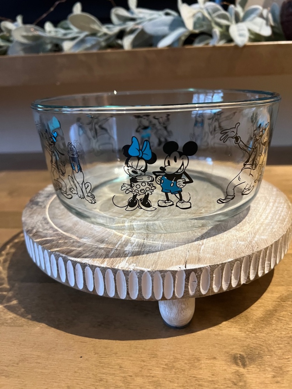 Disney Pyrex Clear Glass Quart Bowl w/Black and Blue Color Accents #7203
No lid